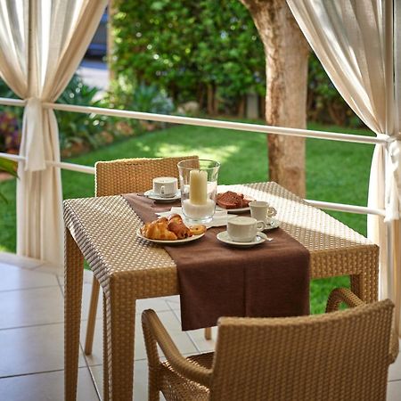 Hotel Crystal مارينا دي بييتراسانْت المظهر الخارجي الصورة