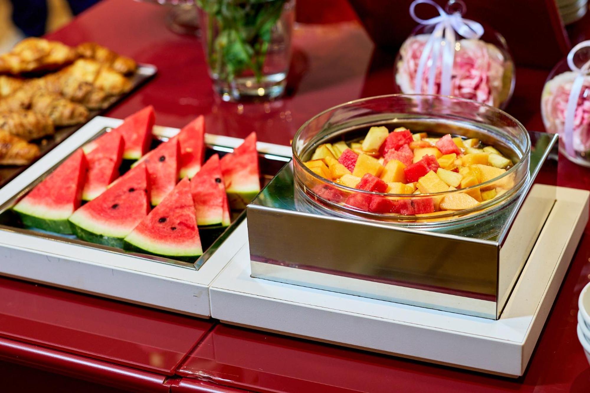 Hotel Crystal مارينا دي بييتراسانْت المظهر الخارجي الصورة