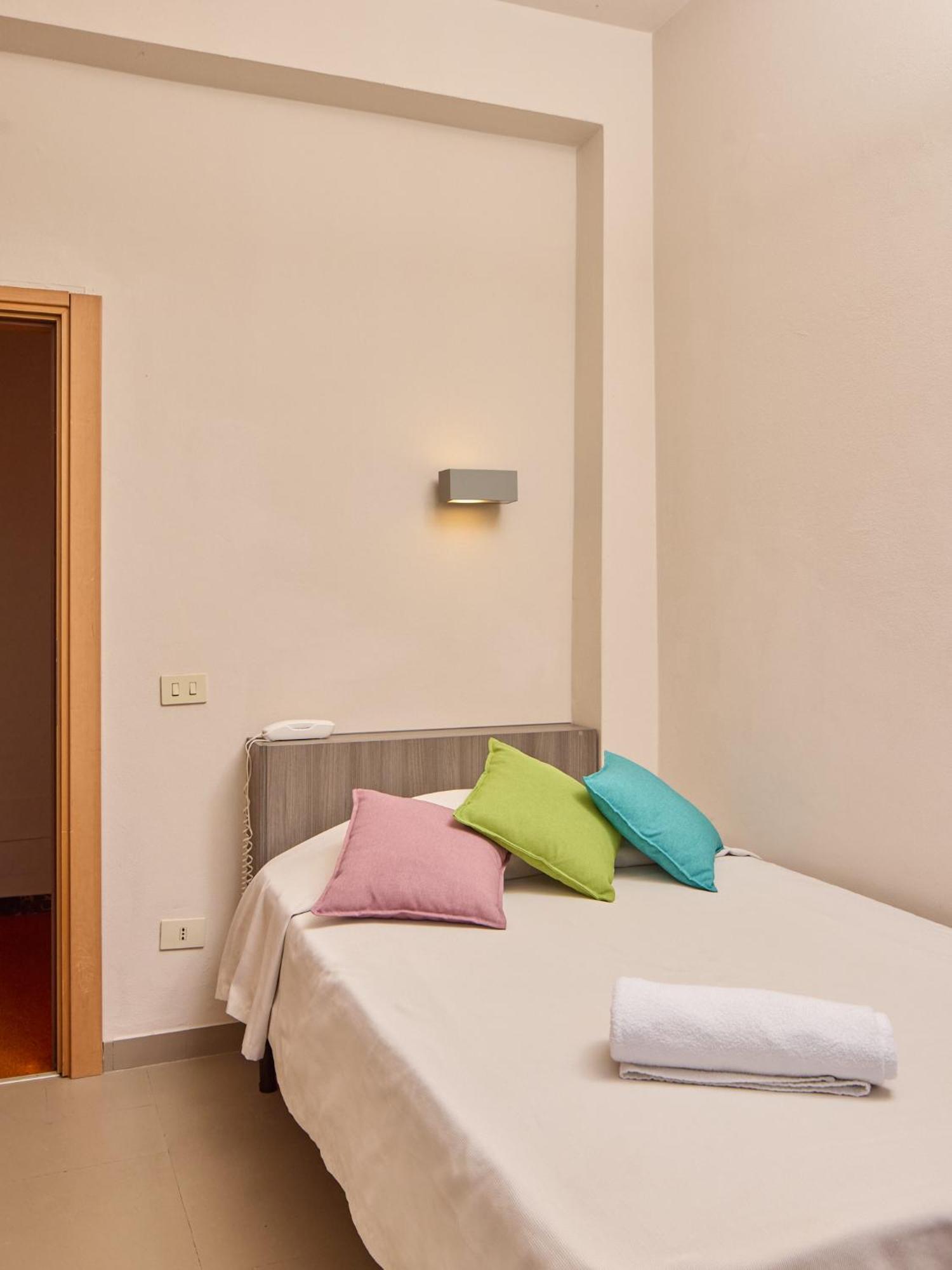 Hotel Crystal مارينا دي بييتراسانْت المظهر الخارجي الصورة