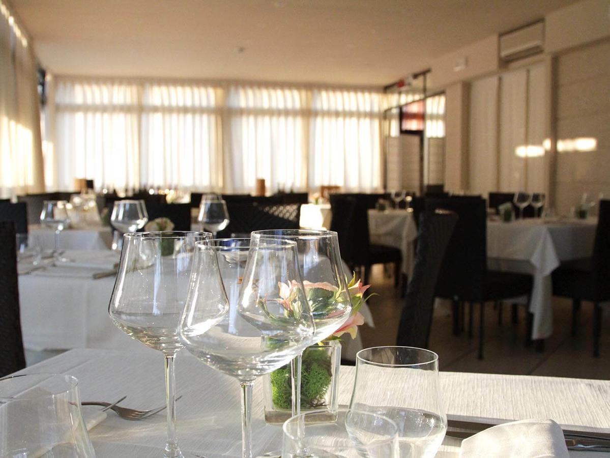 Hotel Crystal مارينا دي بييتراسانْت المظهر الخارجي الصورة