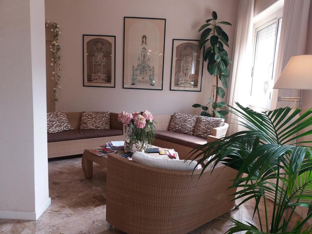 Hotel Crystal مارينا دي بييتراسانْت المظهر الخارجي الصورة