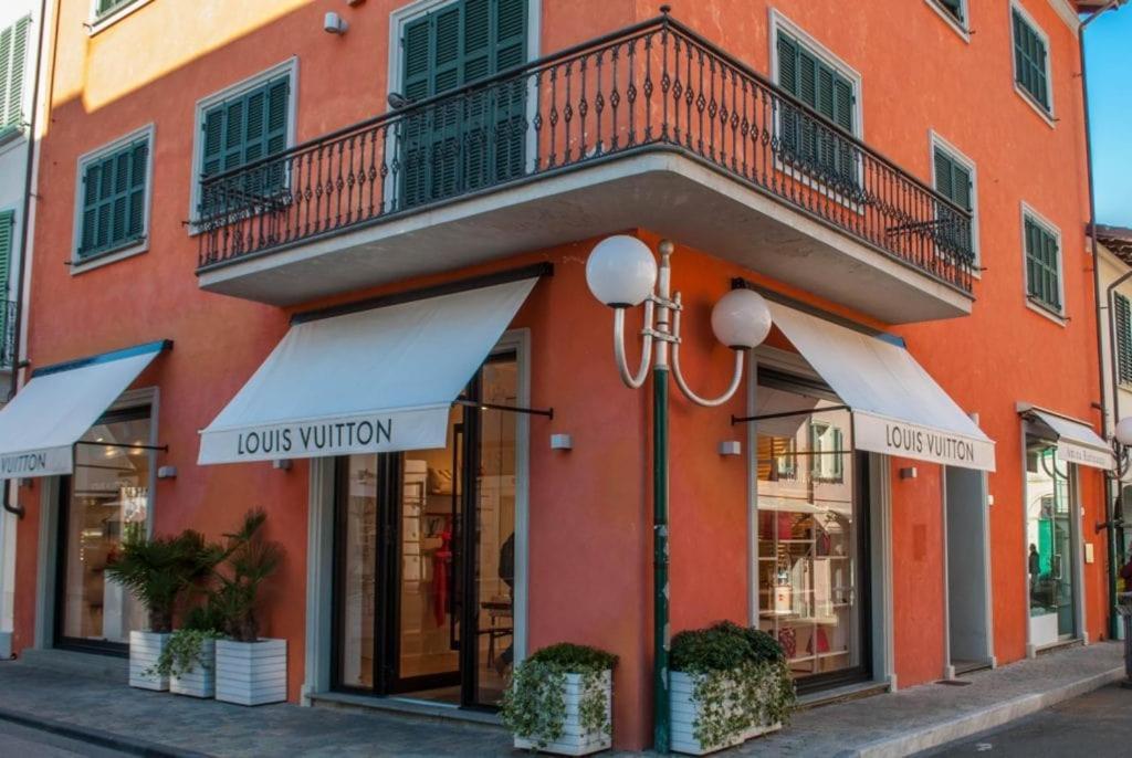 Hotel Crystal مارينا دي بييتراسانْت المظهر الخارجي الصورة