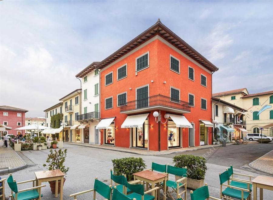 Hotel Crystal مارينا دي بييتراسانْت المظهر الخارجي الصورة